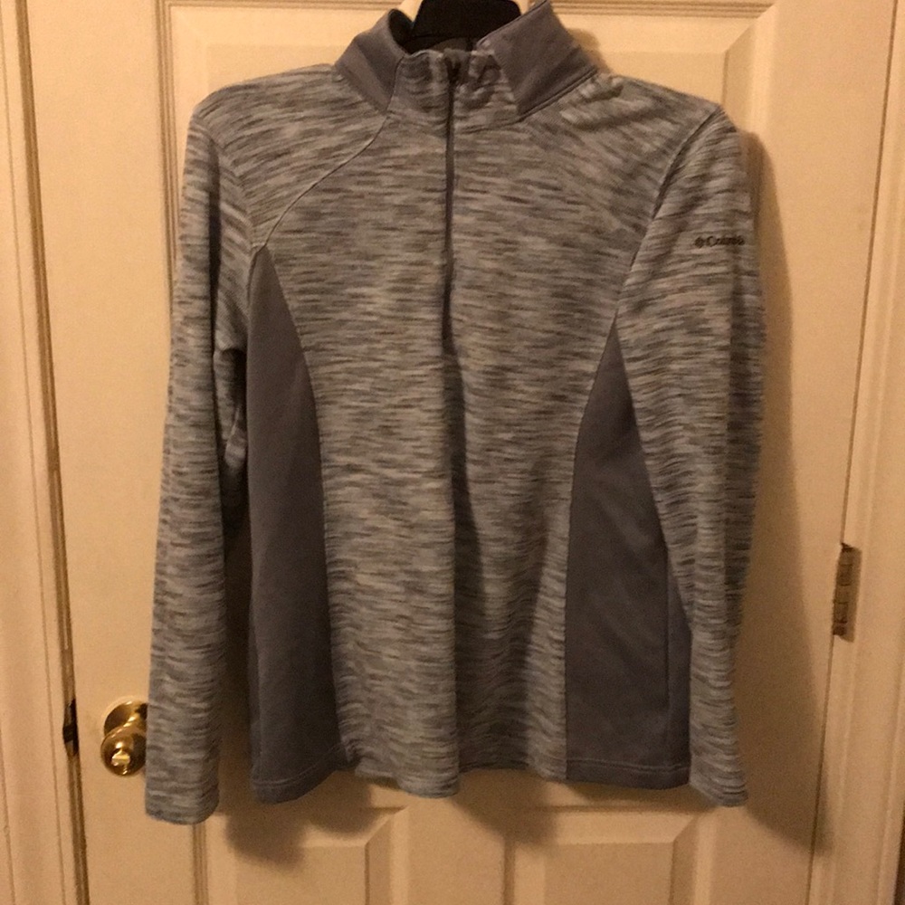 A Women’s Columbia Pullover